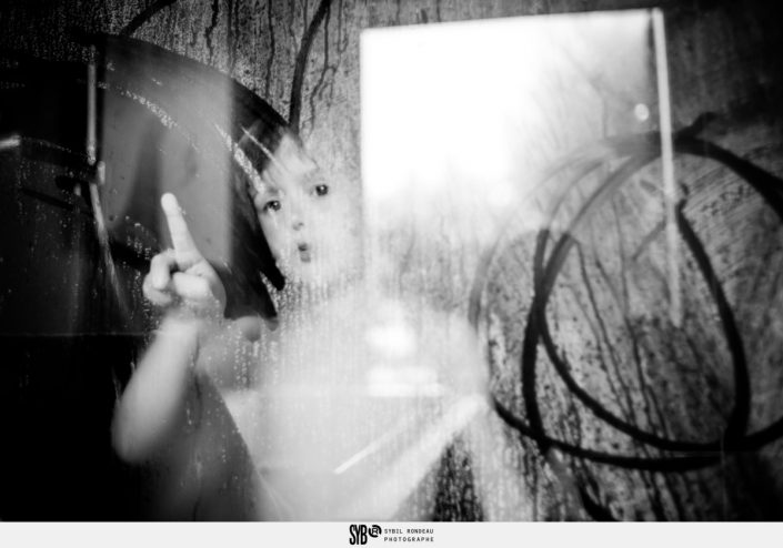 Vie de Famille Photographier la toilette des enfants par Sybil Rondeau photographe à Nantes