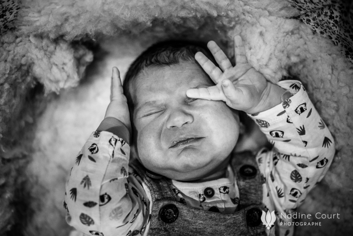 Reportage-documentaire-nouveau-ne-Lyon-Nadine-Court-Photographe-20 Reportage documentaire de famille à Lyon - premiers jours de bébé à la maison - Nadine Court Photographe